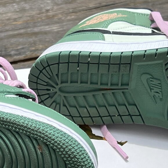 Womans NIKE Air Jordan 1 Mid SE Dutch Green Sneakers 7 with Box - Picture 11 of 16